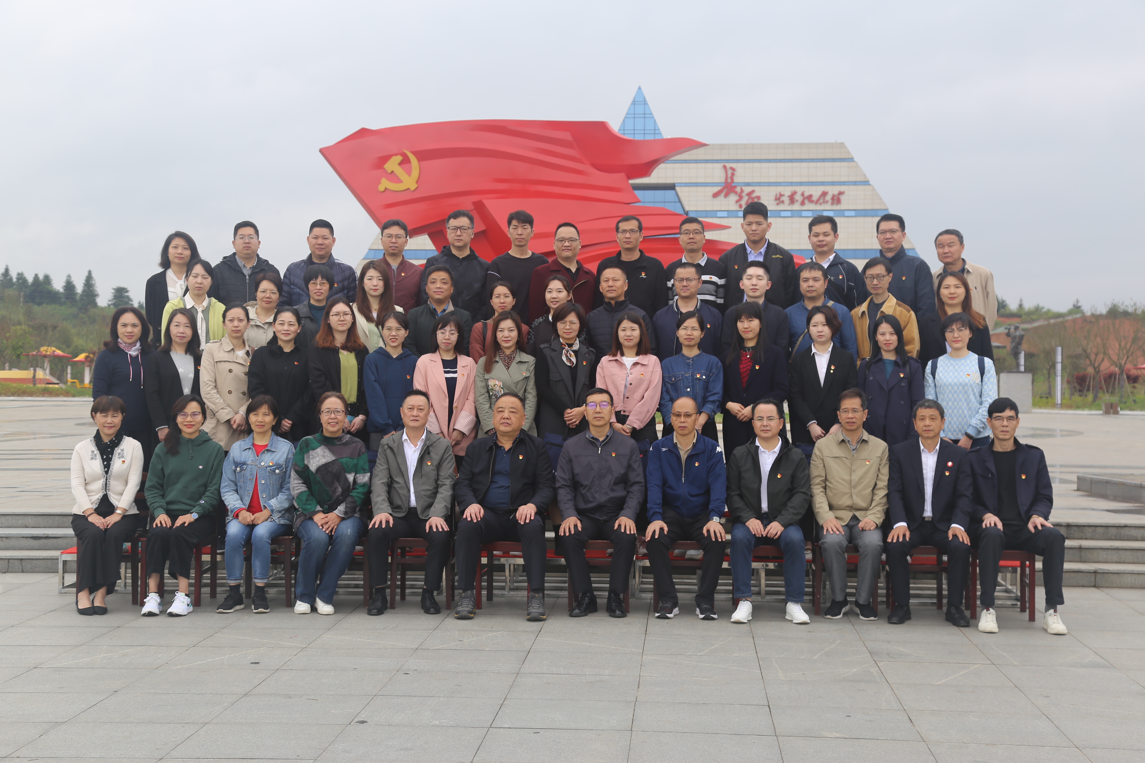 红军长征宁化出发地纪念碑合影.JPG